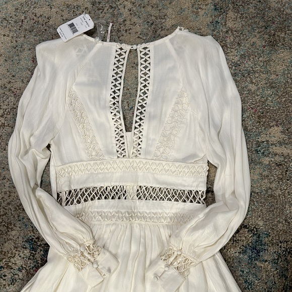 Free People White Cut Out, beautiful detailed Mini Dress. Size 2 V-Neck Neckline - Picture 6 of 8